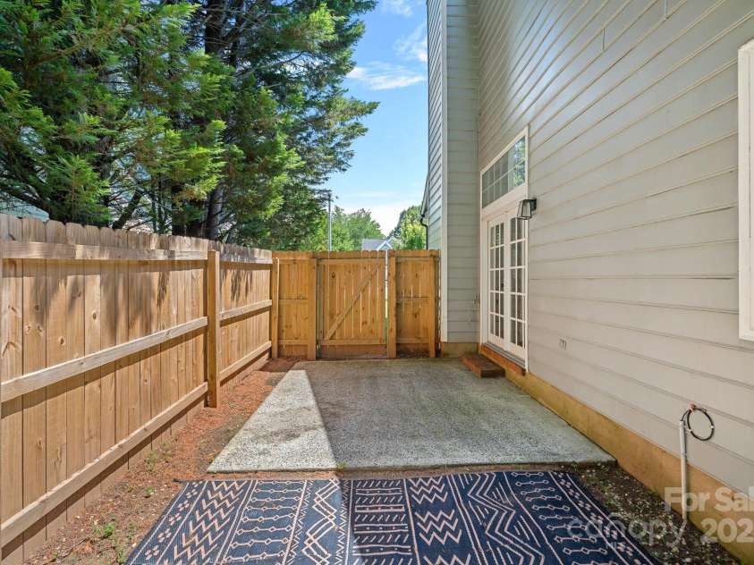 10415 Danesway Lane, Cornelius, NC 28031.  MLS# CAR4284118, YatesRealty ID 30361. 