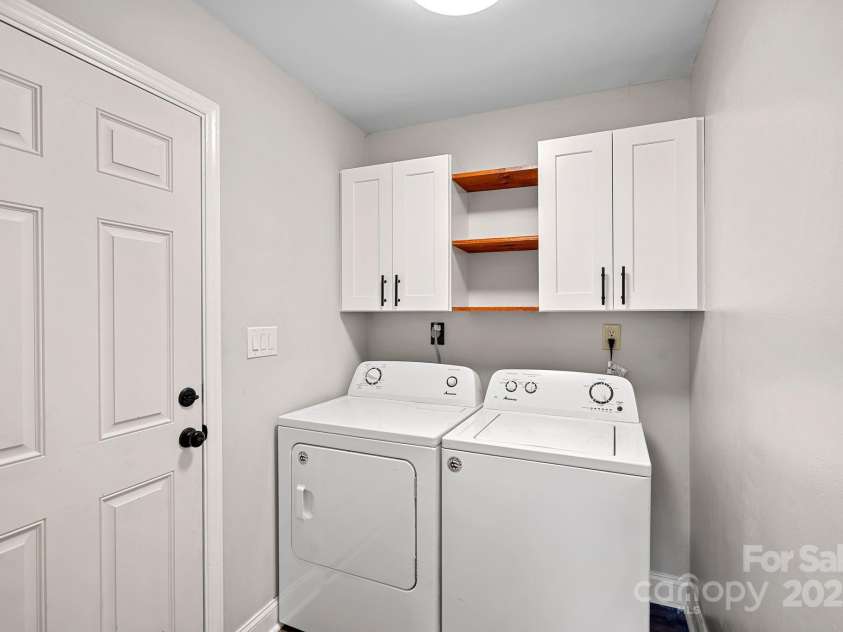 10415 Danesway Lane, Cornelius, NC 28031.  MLS# CAR4284118, YatesRealty ID 30361. Laundry Room