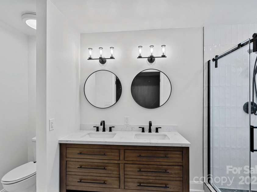 10415 Danesway Lane, Cornelius, NC 28031.  MLS# CAR4284118, YatesRealty ID 30361. Primary Bath