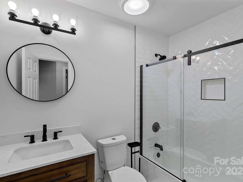 10415 Danesway Lane, Cornelius, NC 28031.  MLS# CAR4284118, YatesRealty ID 30361. Secondary Bath