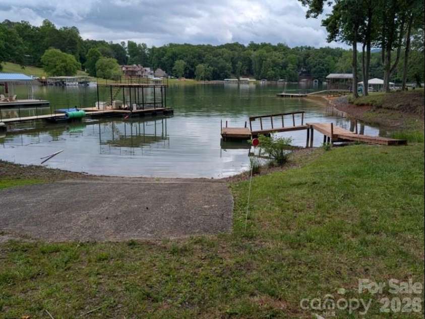 197 Dogwood Drive, Hayesville, NC 28904.  MLS# CAR4390310, YatesRealty ID 30361. 