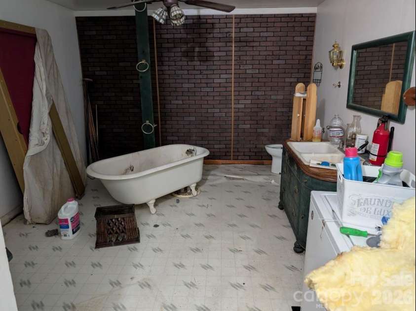 197 Dogwood Drive, Hayesville, NC 28904.  MLS# CAR4390310, YatesRealty ID 30361. 