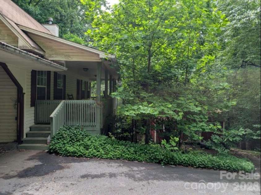 197 Dogwood Drive, Hayesville, NC 28904.  MLS# CAR4390310, YatesRealty ID 30361. 