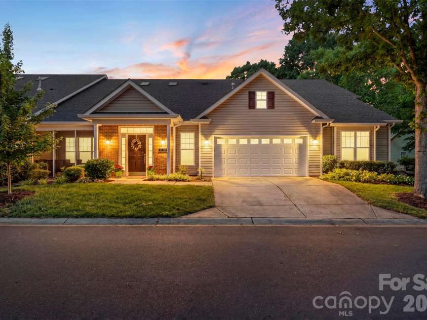 11719 Silverado Lane, Charlotte, NC 28277.  MLS# CAR4379939, YatesRealty ID 30363. 