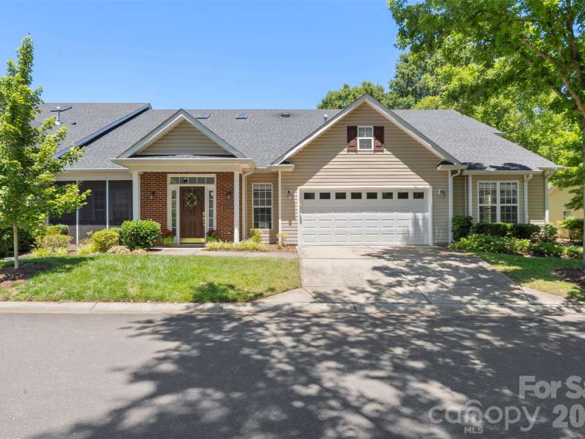 11719 Silverado Lane, Charlotte, NC 28277.  MLS# CAR4379939, YatesRealty ID 30363. 