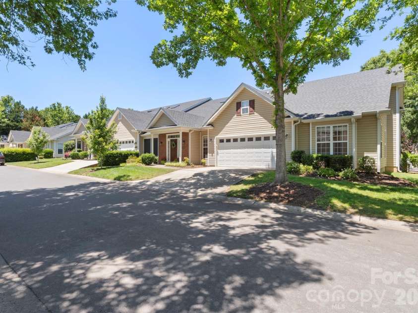 11719 Silverado Lane, Charlotte, NC 28277.  MLS# CAR4379939, YatesRealty ID 30363. 