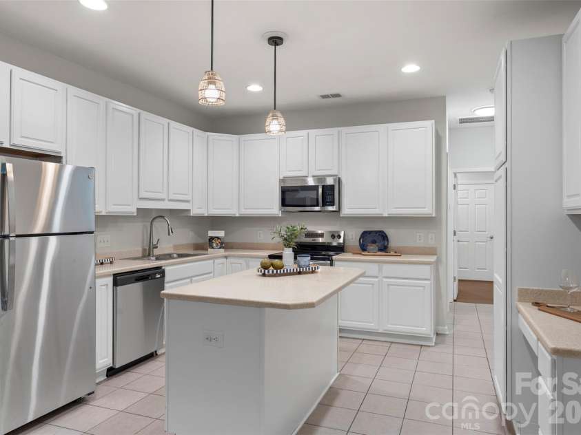 11719 Silverado Lane, Charlotte, NC 28277.  MLS# CAR4379939, YatesRealty ID 30363. 
