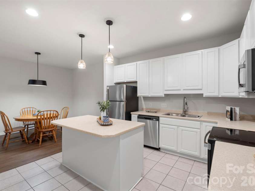 11719 Silverado Lane, Charlotte, NC 28277.  MLS# CAR4379939, YatesRealty ID 30363. 