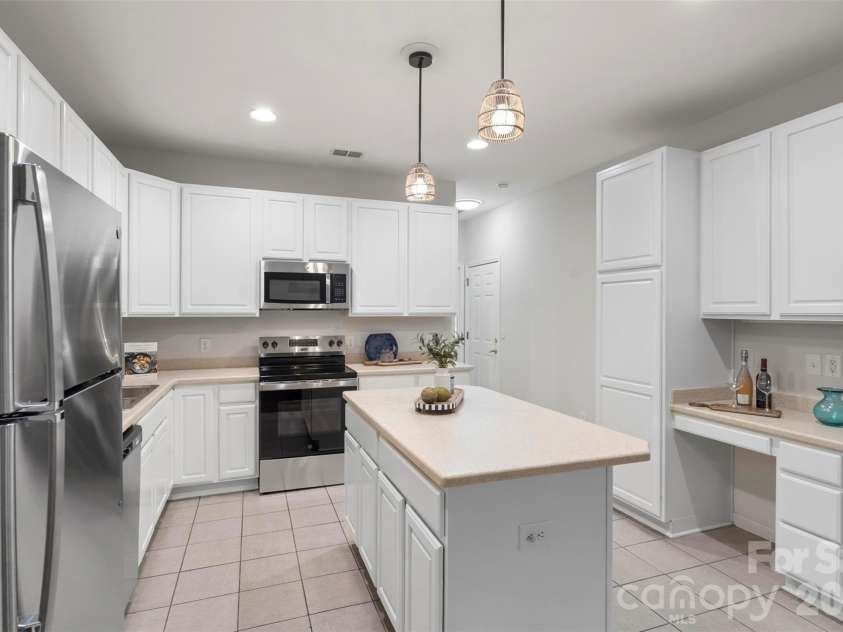 11719 Silverado Lane, Charlotte, NC 28277.  MLS# CAR4379939, YatesRealty ID 30363. 