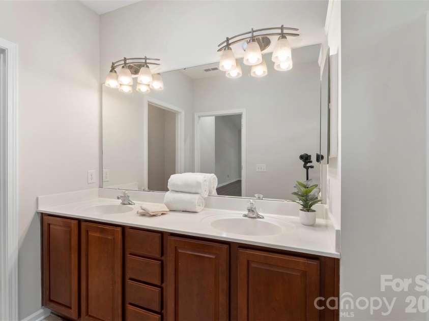 11719 Silverado Lane, Charlotte, NC 28277.  MLS# CAR4379939, YatesRealty ID 30363. 