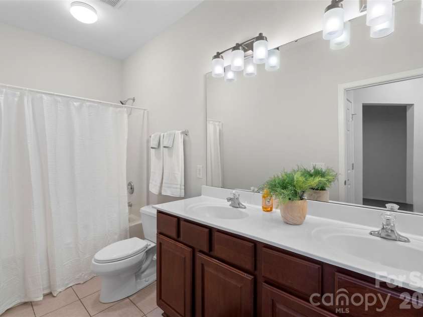 11719 Silverado Lane, Charlotte, NC 28277.  MLS# CAR4379939, YatesRealty ID 30363. 