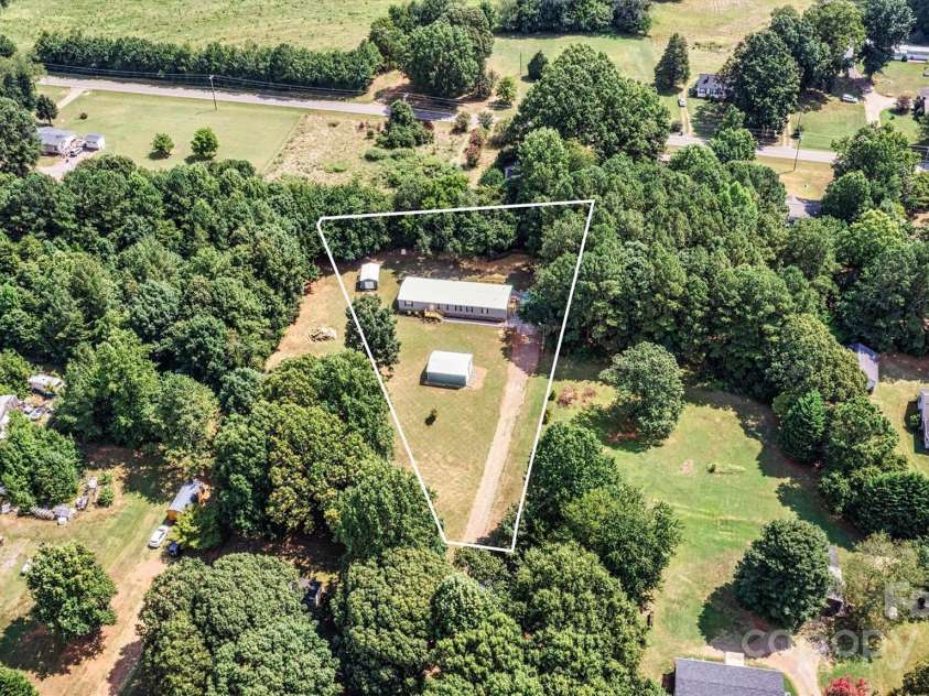 2800 Brushwood Circle, Newton, NC 28658.  MLS# CAR4288280, YatesRealty ID 30364. 1 Acre - Lot Line Overlay