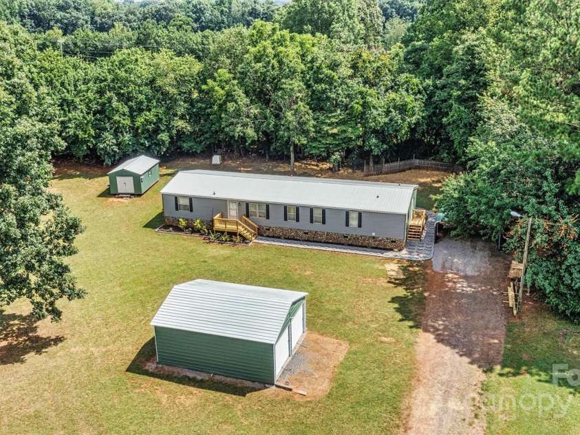 2800 Brushwood Circle, Newton, NC 28658.  MLS# CAR4288280, YatesRealty ID 30364. Aerial Focused Overview