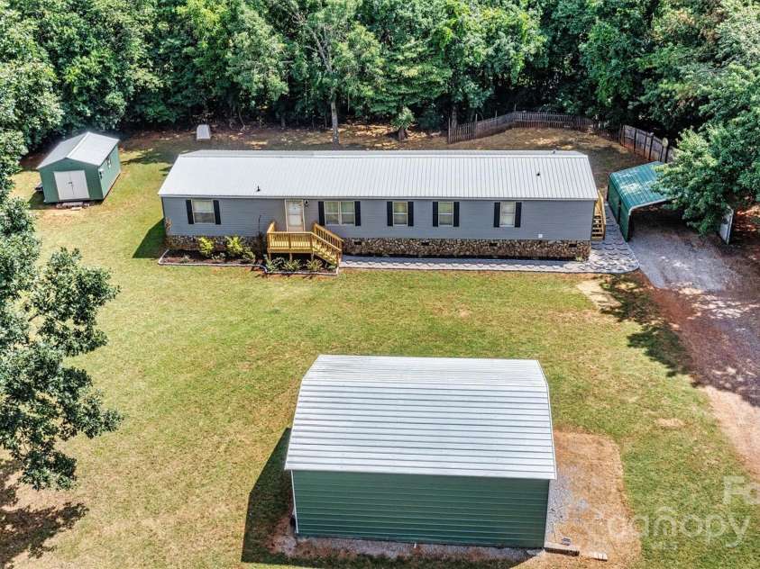 2800 Brushwood Circle, Newton, NC 28658.  MLS# CAR4288280, YatesRealty ID 30364. Aerial Front View