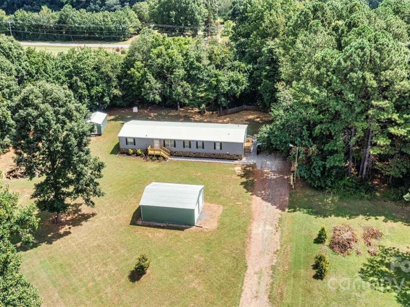 2800 Brushwood Circle, Newton, NC 28658.  MLS# CAR4288280, YatesRealty ID 30364. Aerial Front View