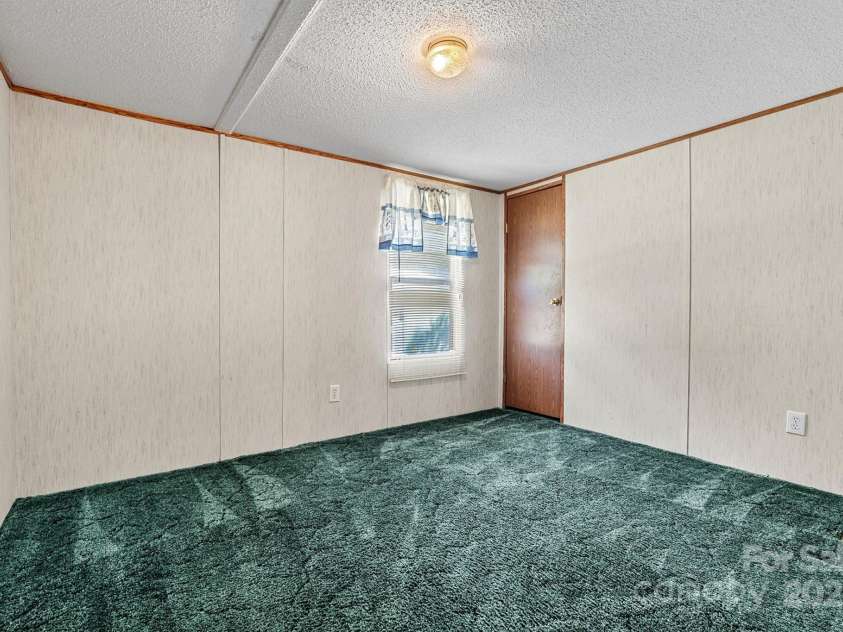 2800 Brushwood Circle, Newton, NC 28658.  MLS# CAR4288280, YatesRealty ID 30364. Flex Room with Closet/Window View