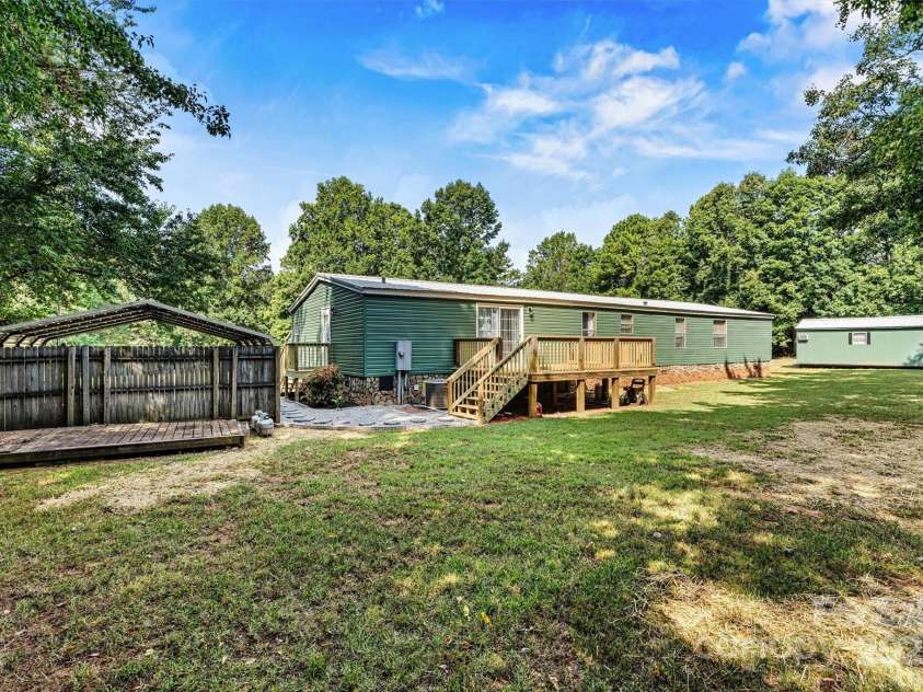 2800 Brushwood Circle, Newton, NC 28658.  MLS# CAR4288280, YatesRealty ID 30364. Focused Back Yard/Side Entry View