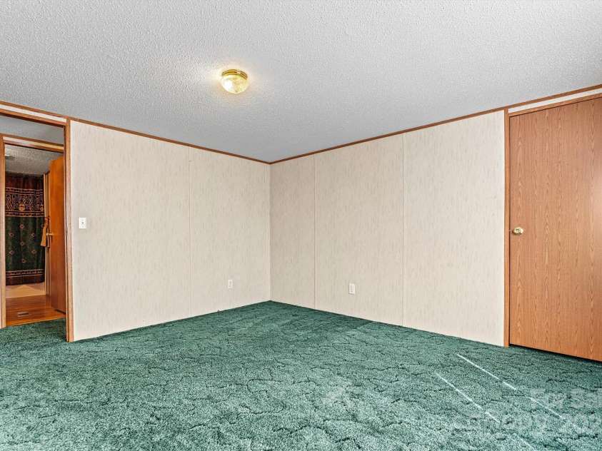 2800 Brushwood Circle, Newton, NC 28658.  MLS# CAR4288280, YatesRealty ID 30364. Second Bedroom/Entry View