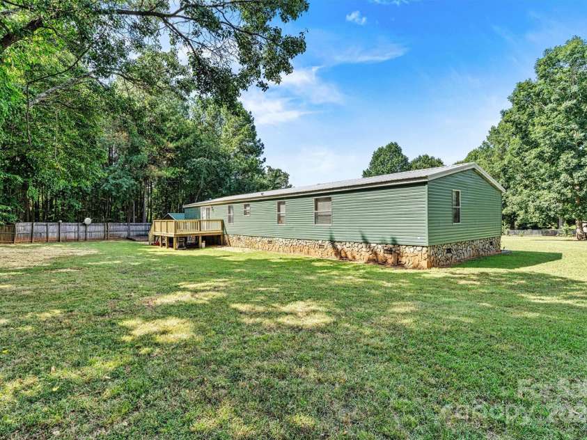 2800 Brushwood Circle, Newton, NC 28658.  MLS# CAR4288280, YatesRealty ID 30364. Spacious Back Yard