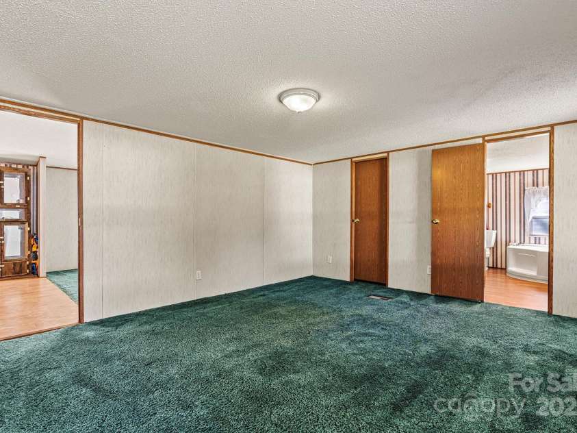 2800 Brushwood Circle, Newton, NC 28658.  MLS# CAR4288280, YatesRealty ID 30364. Spacious Primary Bedroom/Private Bath Entry View