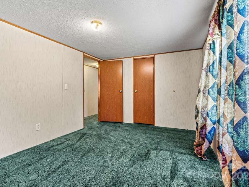 2800 Brushwood Circle, Newton, NC 28658.  MLS# CAR4288280, YatesRealty ID 30364. Third Bedroom/Entry View