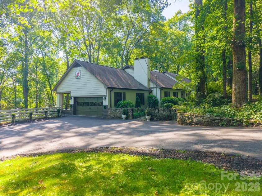 77 Oakwood Lane, Sylva, NC 28779.  MLS# CAR4376555, YatesRealty ID 30364. 