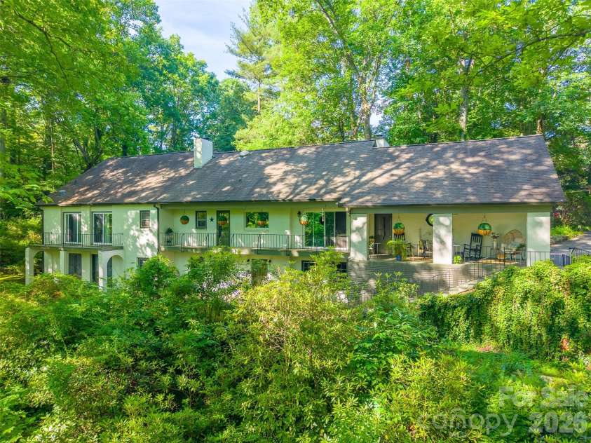 77 Oakwood Lane, Sylva, NC 28779.  MLS# CAR4376555, YatesRealty ID 30364. 