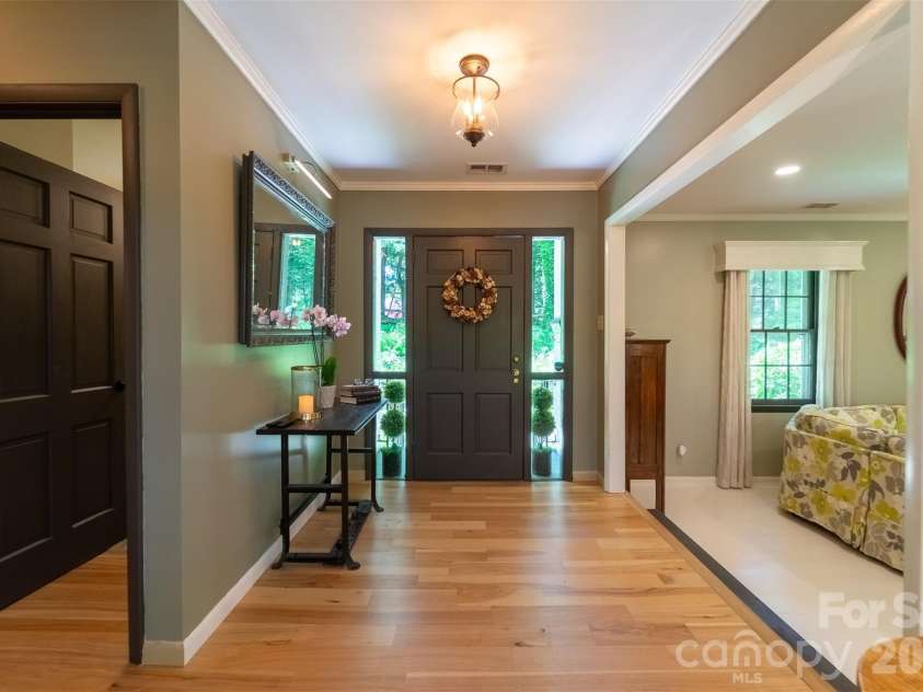 77 Oakwood Lane, Sylva, NC 28779.  MLS# CAR4376555, YatesRealty ID 30364. 