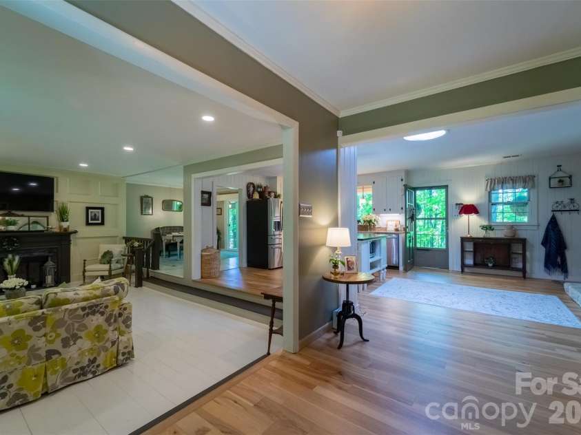77 Oakwood Lane, Sylva, NC 28779.  MLS# CAR4376555, YatesRealty ID 30364. 