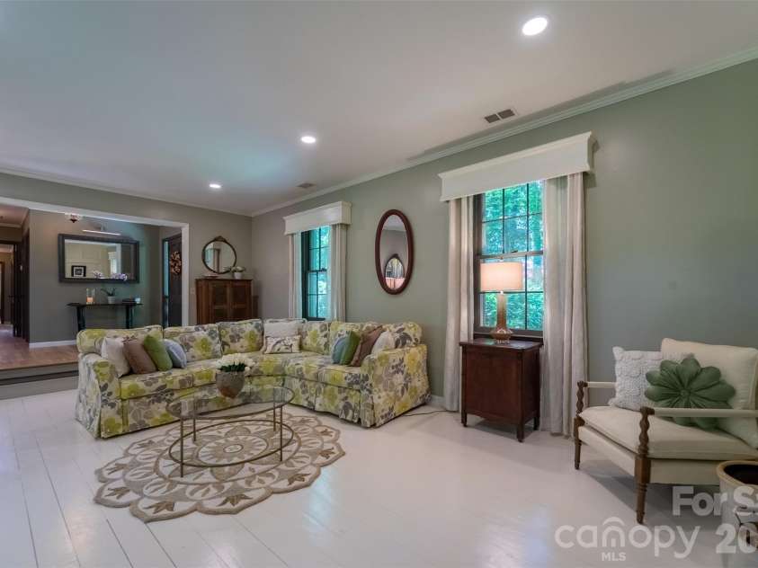 77 Oakwood Lane, Sylva, NC 28779.  MLS# CAR4376555, YatesRealty ID 30364. 