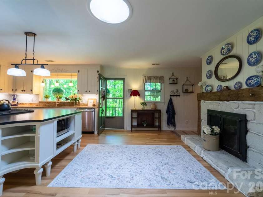 77 Oakwood Lane, Sylva, NC 28779.  MLS# CAR4376555, YatesRealty ID 30364. 