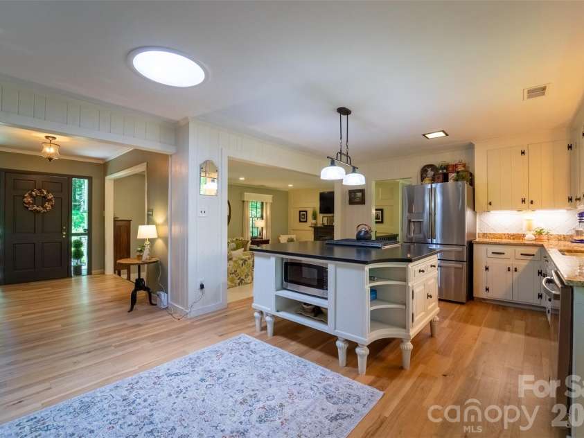 77 Oakwood Lane, Sylva, NC 28779.  MLS# CAR4376555, YatesRealty ID 30364. 