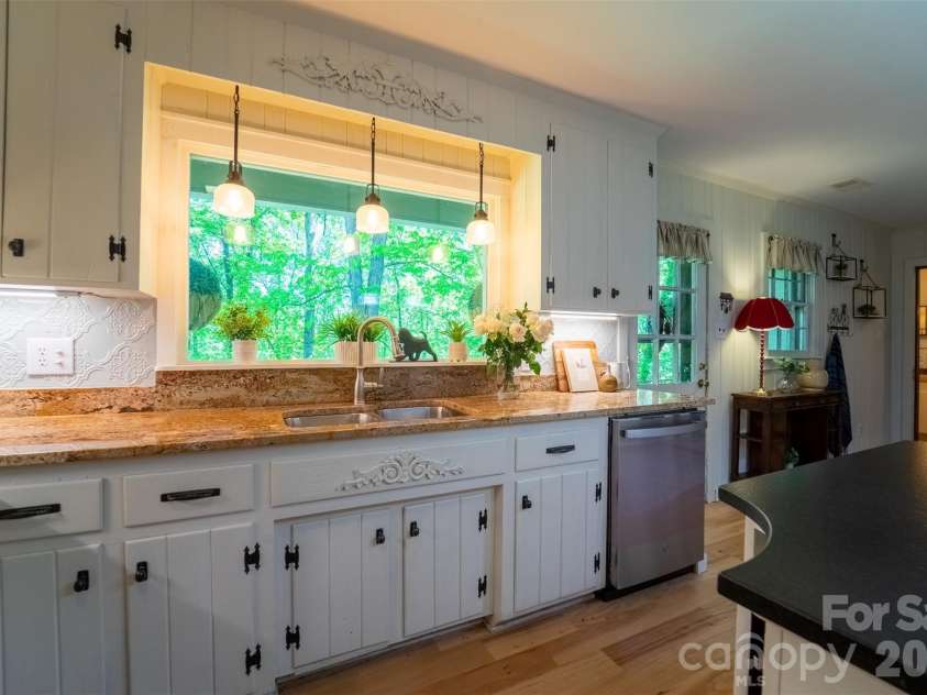 77 Oakwood Lane, Sylva, NC 28779.  MLS# CAR4376555, YatesRealty ID 30364. 