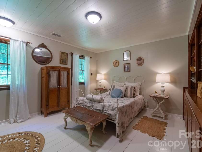 77 Oakwood Lane, Sylva, NC 28779.  MLS# CAR4376555, YatesRealty ID 30364. 