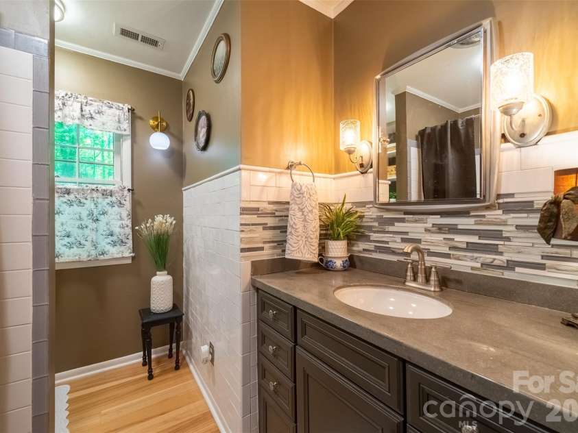 77 Oakwood Lane, Sylva, NC 28779.  MLS# CAR4376555, YatesRealty ID 30364. 