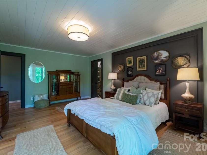 77 Oakwood Lane, Sylva, NC 28779.  MLS# CAR4376555, YatesRealty ID 30364. 