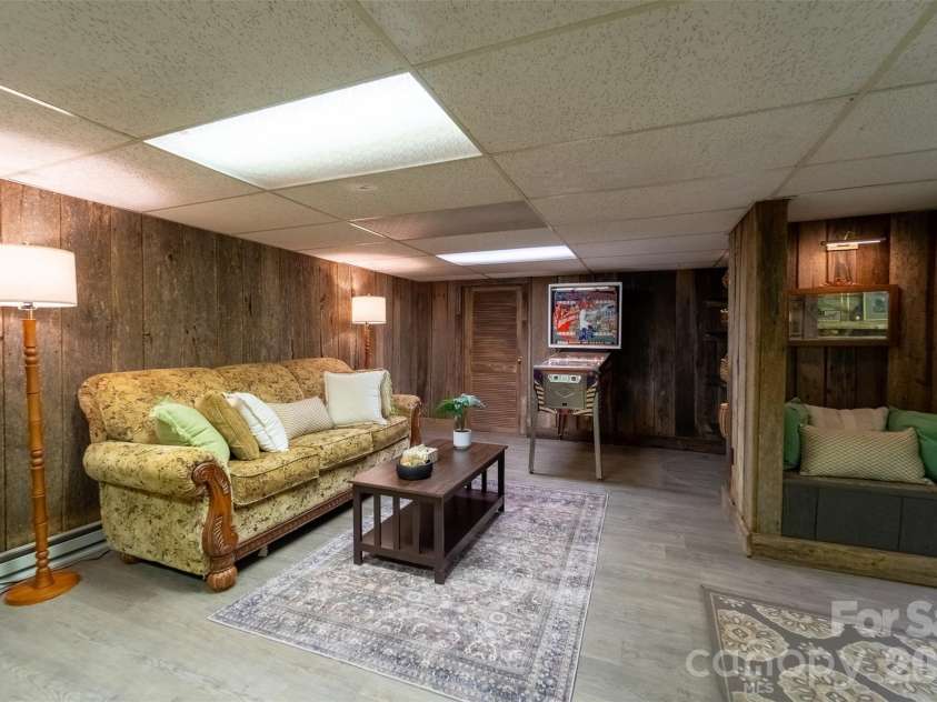 77 Oakwood Lane, Sylva, NC 28779.  MLS# CAR4376555, YatesRealty ID 30364. 