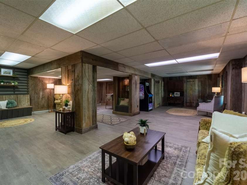 77 Oakwood Lane, Sylva, NC 28779.  MLS# CAR4376555, YatesRealty ID 30364. 