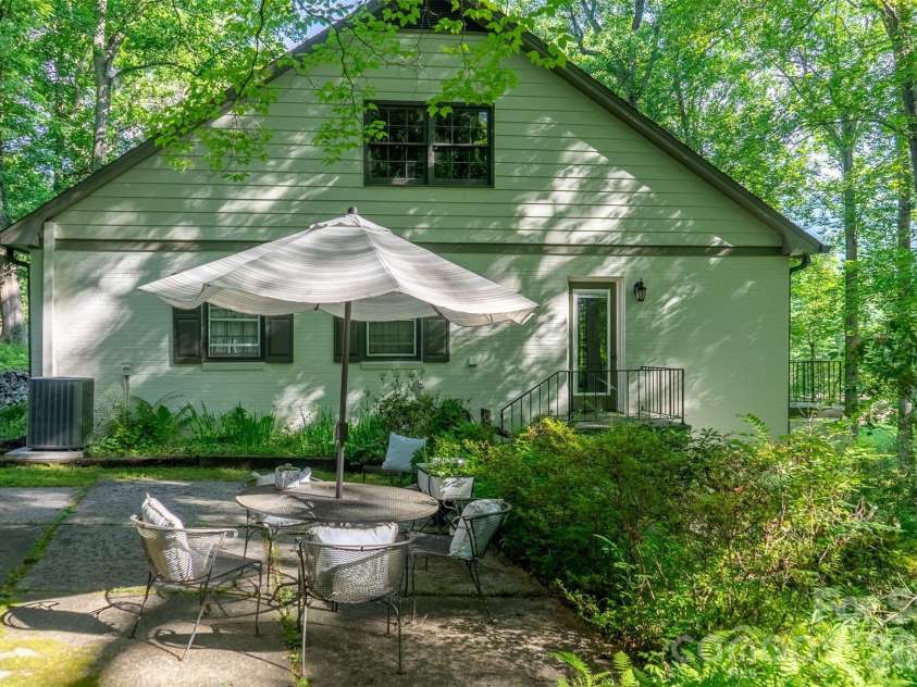77 Oakwood Lane, Sylva, NC 28779.  MLS# CAR4376555, YatesRealty ID 30364. 