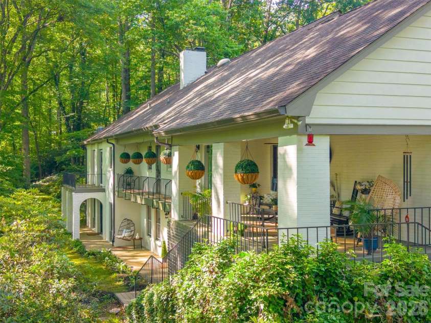 77 Oakwood Lane, Sylva, NC 28779.  MLS# CAR4376555, YatesRealty ID 30364. 