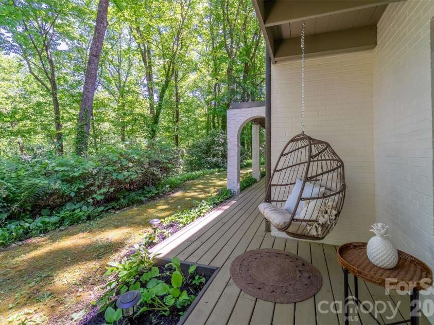 77 Oakwood Lane, Sylva, NC 28779.  MLS# CAR4376555, YatesRealty ID 30364. 