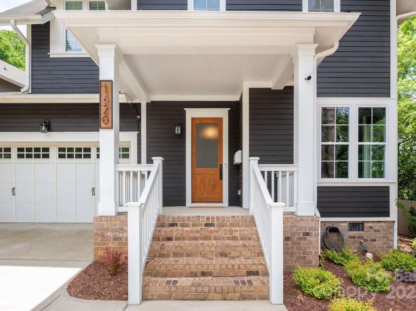 1620 Arnold Drive, Charlotte, NC 28205.  MLS# CAR4261457, YatesRealty ID 30365. 