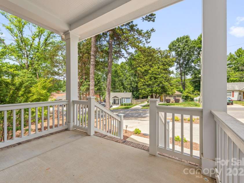 1620 Arnold Drive, Charlotte, NC 28205.  MLS# CAR4261457, YatesRealty ID 30365. 