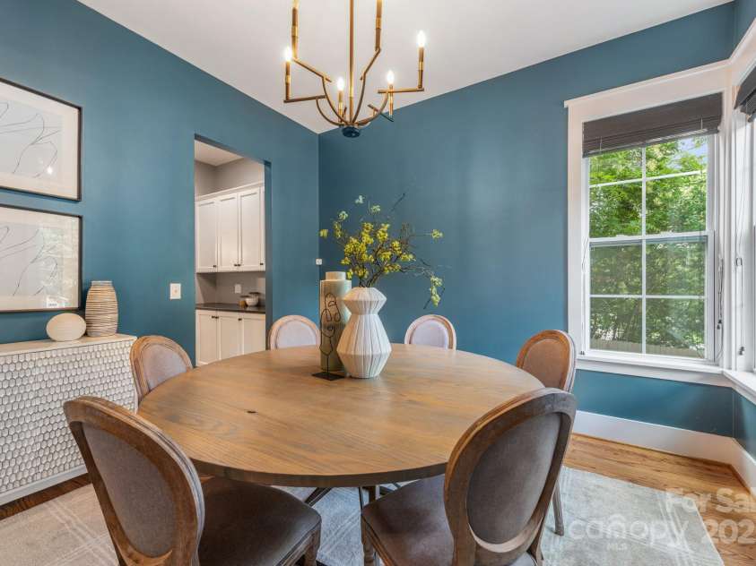 1620 Arnold Drive, Charlotte, NC 28205.  MLS# CAR4261457, YatesRealty ID 30365. 