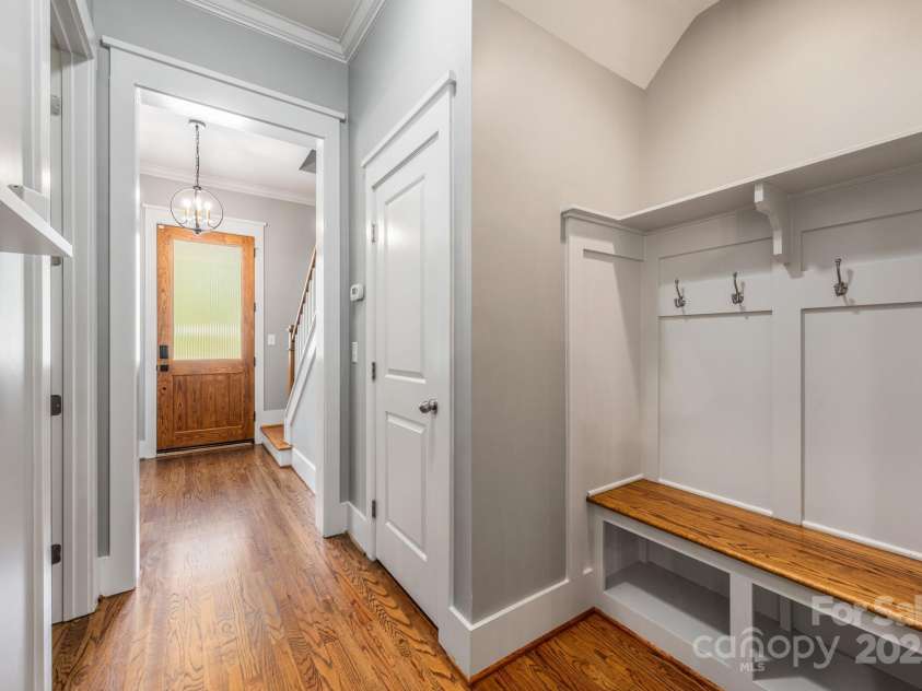 1620 Arnold Drive, Charlotte, NC 28205.  MLS# CAR4261457, YatesRealty ID 30365. 