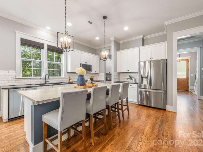 1620 Arnold Drive, Charlotte, NC 28205.  MLS# CAR4261457, YatesRealty ID 30365. 