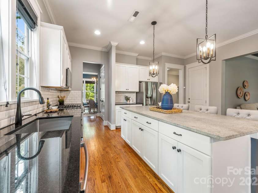 1620 Arnold Drive, Charlotte, NC 28205.  MLS# CAR4261457, YatesRealty ID 30365. 