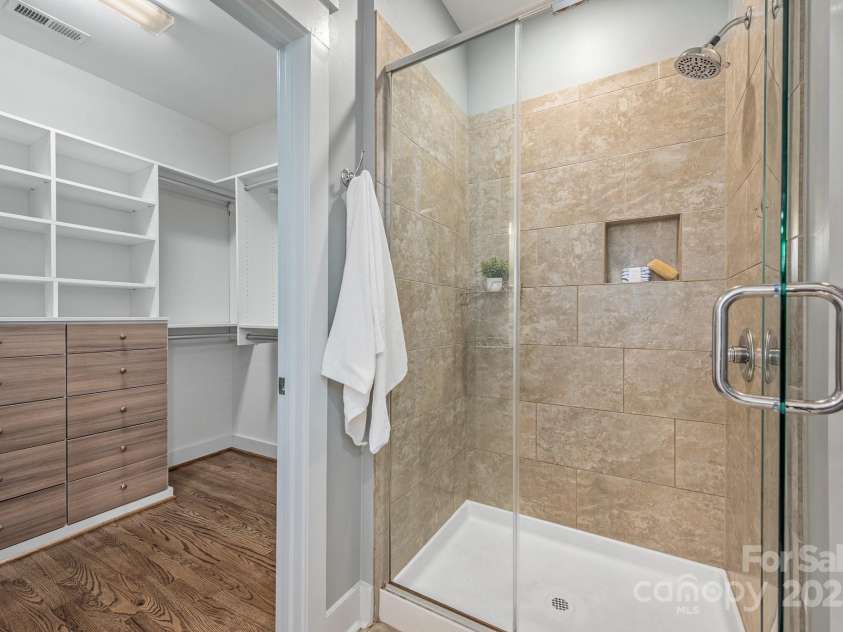 1620 Arnold Drive, Charlotte, NC 28205.  MLS# CAR4261457, YatesRealty ID 30365. 