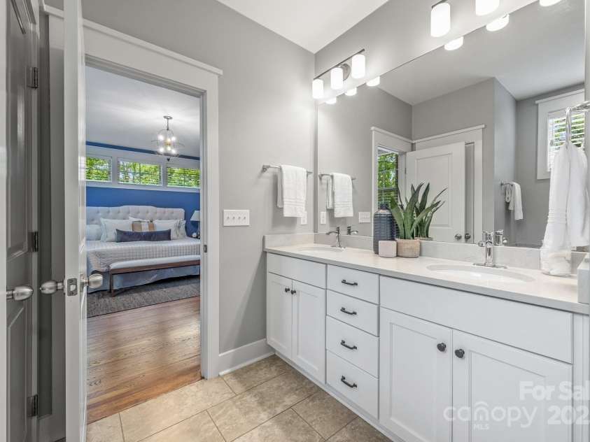 1620 Arnold Drive, Charlotte, NC 28205.  MLS# CAR4261457, YatesRealty ID 30365. 