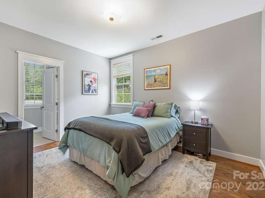 1620 Arnold Drive, Charlotte, NC 28205.  MLS# CAR4261457, YatesRealty ID 30365. 